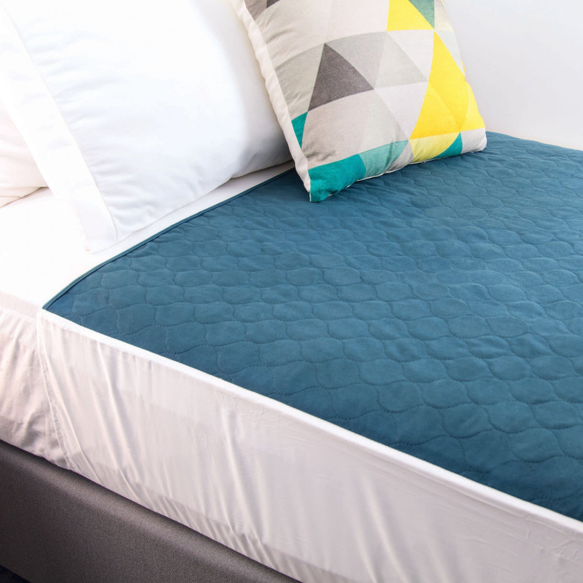 Conni Reusable Bed Pad with Tuck-ins